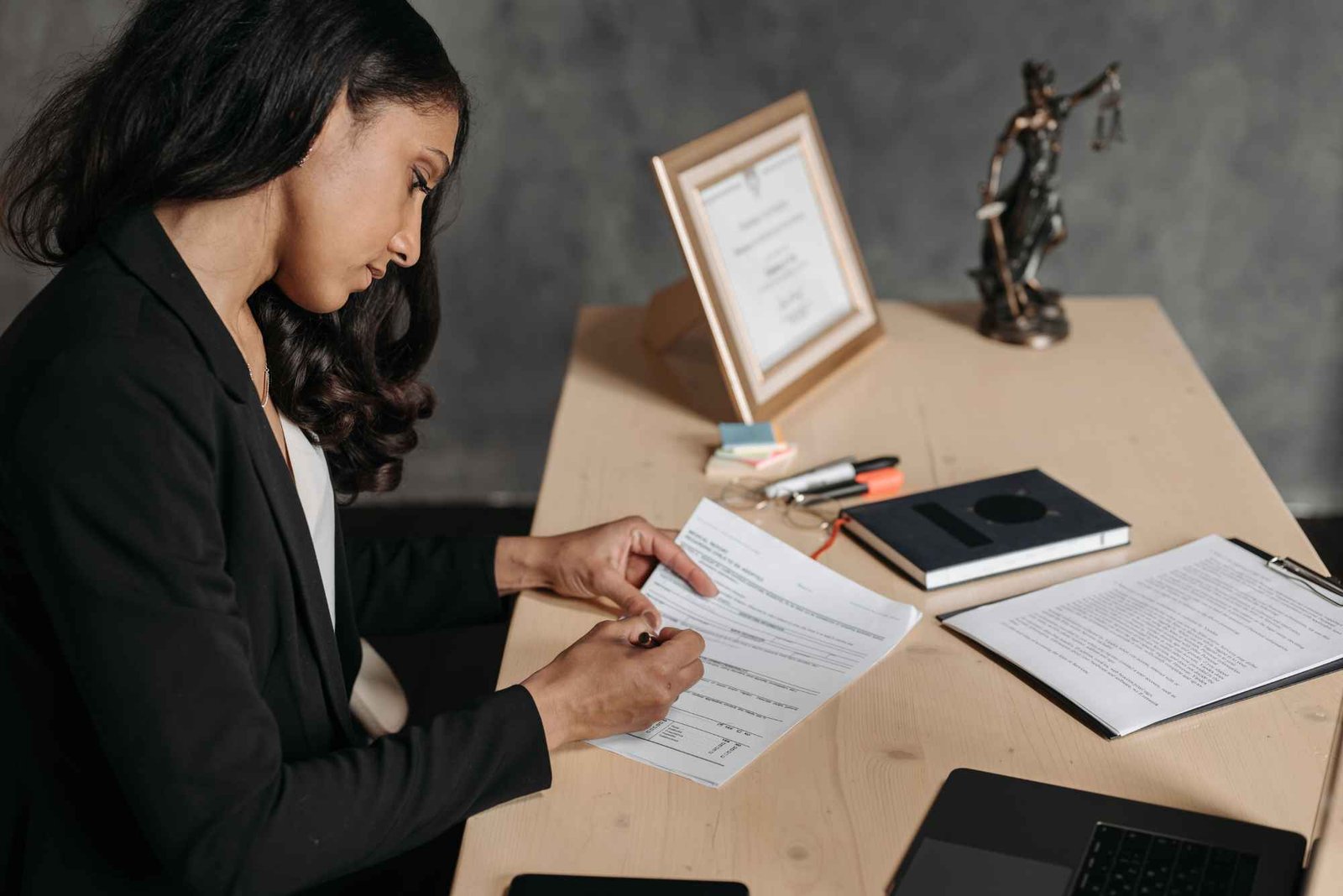 Role of a Criminal Lawyer in Dubai Courts 2025 Guide