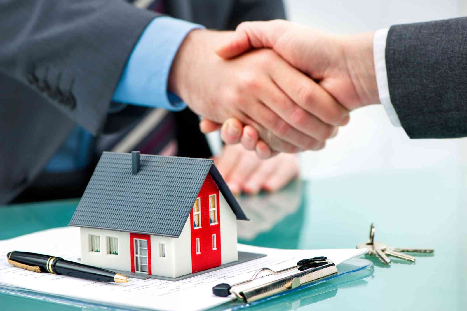 When Should a Buyer Consult a Property Lawyer During a Real Estate Transaction